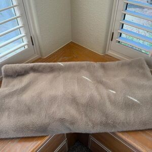 Nordstrom Rack Faux Fur Throw Blanket - Tan